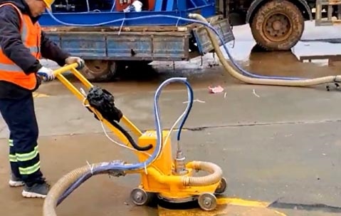High-pressure water cleaning of road markings: A new, efficient, and eco-friendly choice for road maintenance